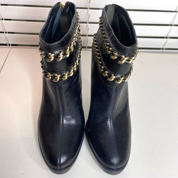 Tory Burch Lysa Leather Chain Sz 10 Ankle Boots - Picture 4 of 16